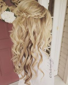 Bride Hairstyle Beach Wedding, Debutante Hair, Curled Blonde Hair, Wedding Hair Extensions, Hairstyle Updo, Antler Wedding, Bridal Hair Updo, Updo Hairstyle