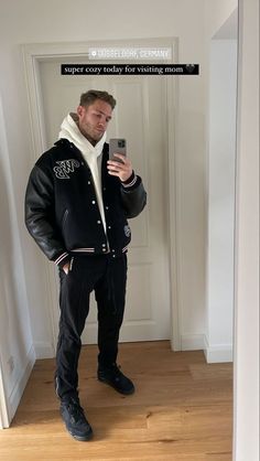 London Trip Outfit, Mens Style 2023, Aesthetic Male Outfits, Varsity Jacket Outfit, Sweater Outfits Men, Dynasty Clothing, Man Outfit, Classy Outfits Men, Outfits Hombre