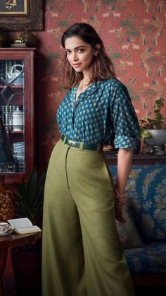 Deepika Padukone Style, Casual Indian Fashion, Desi Fashion Casual, Party Wear Indian Dresses, Indian Fashion Dresses, Desi Fashion, Pantalon Large, Deepika Padukone, Bollywood Fashion