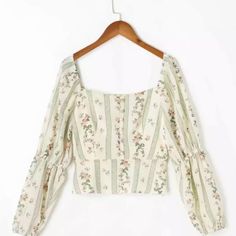 Beautiful Floral Blouse Fits Small/Medium Be The Fashionista Of The Year With This Blouse Floral Lantern, Womens Printed Tops, Women Chiffon Blouse, Striped Tops Women, Chiffon Blouses, Lantern Sleeved Blouses, Women Floral Blouse, Short Gowns, Puff Long Sleeves