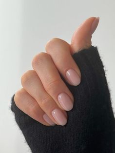 Natural Oval Nails Short, Oval Natural Acrylic Nails, Natural Acrylic Nails Short Almond, Soft Oval Nails, Very Short Oval Nails Acrylic, Very Natural Nails, Nails Small Designs, Round Natural Nails Short, Almond Nails Vs Oval Nails