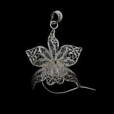 Pendant in silver filigree, handmaded in Italy, weight: 4.5 gr All items are handmade and personally designed. Custom orders are welcome! Heart Diamond Earrings, Wings Necklace, Hummingbird Pendant, Metalwork Jewelry, Filigree Jewelry, Filigree Pendant, Filigree Earrings, Sterling Silver Filigree, Silver Jewelry Handmade