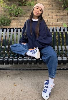 Nike Uptempo, Sweat Gris, Outdoor Streetwear, Modest Casual Outfits, Outfits For Work, Skandinavian Fashion, Casual College Outfits, Outfit Chic, Digital Closet