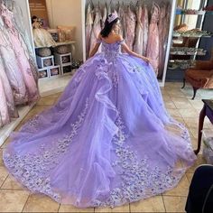 Cute Dresses Quinceanera, Quinceanera Dresses Pastel Purple, 15s Dresses Purple, Lavender Dresses Quinceanera, Sweet 15 Dresses Purple, Quncie Dresses Light Purple, Repunzel Quince Dress, Quinceanera Lilac Dresses, Sofia The First Quinceanera Dress