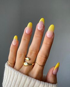 Light Yellow Nails 22 Ideas Embrace the Sunshine with Stunning Nail Designs Yellow Nail Art, Yellow Nails Design, Pretty Nail Colors, Nails Yellow, French Tip Nail Designs, Short Gel Nails, Racun Shopee, White Nail Designs, Round Nails