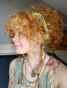 Irish Hair Color, Grown Out Roots Hairstyles, Buff Redhead Woman, Unique Female Hairstyles, Fairy Hair Colors, Curly Red Hair Styles, Hair Ideas For Ocs, Twee Hair, Hippie Hair Short