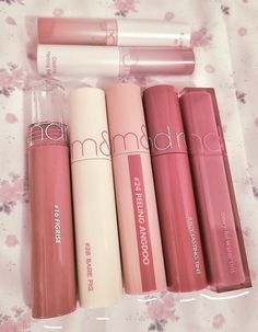 k -beauty lip tints are so pretty Lipstick Rom&nd, Korean Makeup Rom&nd, Rom&nd Aesthetic, Rom Nd Lip Tint, Rom&nd Makeup, Rom Nd Lip, Romand Lip Gloss, Rom Nd, Futuristic Makeup