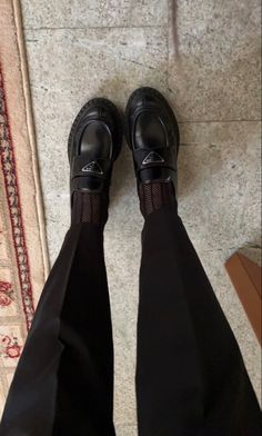 Loafers And Colored Socks, Prada Loafers Women Outfit, Prada Monolith Loafers, Mocassins Outfit, Prada Shoes Outfit, Loafer Aesthetic, Prada Loafers Outfit, Loafers With Socks Outfit, Loafers Aesthetic