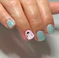 Winter Nails After Christmas, Birth Nails Mom Boy, Whimsical Christmas Nails, Snowman Nail Design, Holiday Gel Nails Short, Christmas Short Nails Design, January Gel Nails Ideas, Cute Winter Nails Short, Winter Toenails