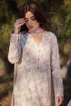 Sajjal Ali Lace Suit, Salwar Designs, Simple Pakistani Dresses, Pakistani Wedding Dresses, Lawn Suits, Indian Attire