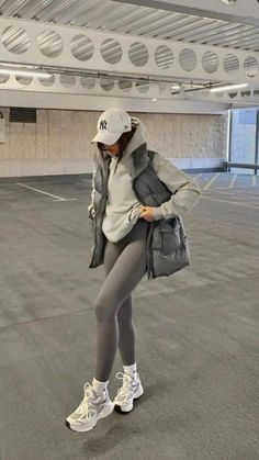 Modele Fitness, Look Legging, Skandinavian Fashion, Trendy Outfits Winter, Winter Fashion Outfits Casual, Cold Outfits, Legging Outfits, Mode Casual, Looks Street Style