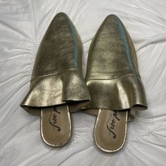 Free People Nwt Golden Leather Sienna Slip On Mules Women's 38 Nwt And Never Worn Free People Shoes, Slip On Mules, Mule Clogs, Mules Shoes, Free People, Slip On, Women Shoes, Women Shopping, Leather