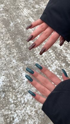 ногти маникюр дизайн ногтей 2 Different Color Nails On Each Hand, Dark Color Nails, Acrylic Nails Ideas, Nail Art Inspo, 2022 Nails, Designs For Short Nails, Purple Acrylic Nails, Wow Nails