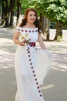 Ukrainian Wedding Dress, Wedding Dresses For Curvy Women, Bohemian Embroidered Dress, Fall Wedding Gowns, Ukrainian Wedding, Wedding Dresses Lace Ballgown, Short Sleeve Wedding Dress, Embroidered Wedding Dress, Boho Country