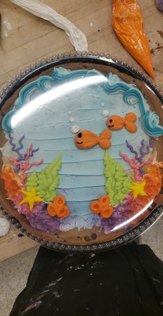 a cake shaped like a fish in the ocean