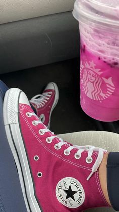 Purple Shoes Outfit, Berry Hibiscus, Purple Converse, Sneakers Purple, Back To School Shoes, Trendy Shoes Sneakers, Shoes Trendy, Outfit Cute