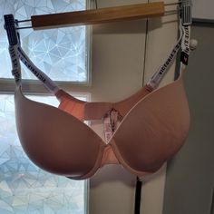 Never Been Worn Victoria Secret Bra. Bra Fitting Guide, Satin Bra, Red Bra, Strappy Bra, Sport Bra Top, Racerback Bra, Koenigsegg, Victoria Secret Bras, Bra And Panty Sets