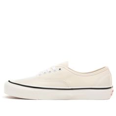 Classic Cream Vans Sneakers, Men's Vans, Vans Shop, Vans Authentic, Mens Vans, Anaheim, Vans Authentic Sneaker, Sneakers Shoes, Stylish Sneakers