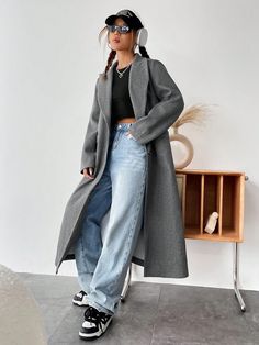 Gris Oscuro Casual Collar manga larga Tela Liso Normal Embellished No-Elástico Grey Maxi Coat Outfit, Outfits With Overcoat, Grey Long Jacket Outfit, Grey Tops Outfit, Outfits With Grey Coat, Large Coat Outfit, Grey Overcoat Outfit Women, Long Gray Coat Outfit, Outfits With Long Coats