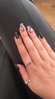 Nail Polish Design, Hoco Nails, Swirl Nails, Polish Design, Black Nail Art, Black Nail Polish, Edgy Nails, Casual Nails