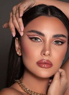 Bentuk Alis, Prom Eye Makeup, Eye Makeup Styles, Eye Makeup Pictures, Smink Inspiration, Glam Makeup Look, Makijaż Smokey Eye, Braut Make-up, Dope Makeup