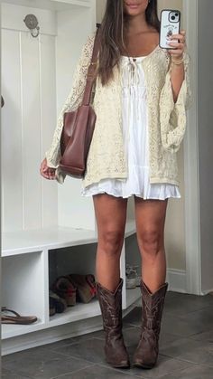 ig: stephbohrer Long Sleeve Lace Top Outfit, Summer Hamilton, Lace Top Outfit, Steph Bohrer, Boho Winter Outfits, Long Sleeve Lace Top, Tops Fall Outfits, 2022 Outfits, Country Style Outfits