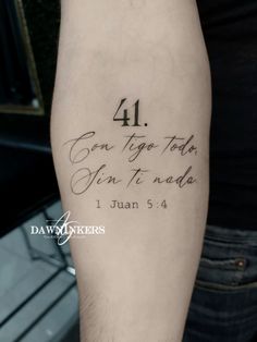 Tatuaje de un numero represbetatvo de un nuevo comienzo, una frase, y un versiculo biblico que habla de la fé con la cual relaciono las 3 cosas Religious Tattoo, Arm Tattoo, Sleeve Tattoos, Arm Tattoos