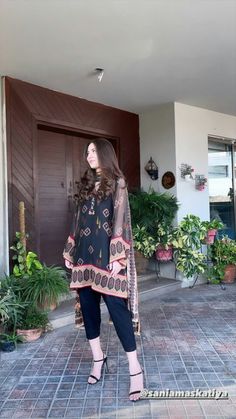 Casual Outfits In Pakistan, Pakistani Casual Wear Simple, Stylish Dress Book Pakistani, Simple Pakistani Dresses Casual Design, Pakistani Clothes Casual, Desi Casual, Pakistani Casual Wear