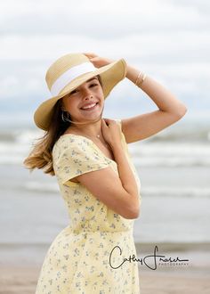 Sun-hat and cute yellow dress on a windy day! Hat Portrait Photography, Sun Hat Photoshoot, Frocks Poses, Hat Photography Ideas, Poses With Hat, Carousel Skirt, Close Up Poses, Cute Yellow Dress, Realistic Reference