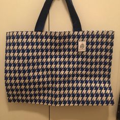 Blue And White Tote. Perfect For The Beach! Chic Blue Cotton Bag, White Tote, Womens Tote Bags, Beach Bag, The Beach, Blue White, Color Blue, Bag Lady, Blue And White