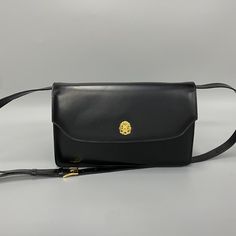 Celine Blason Triomphe Mini Shoulder Pochette Black Height: Approx. 16cm Width: Approx. 26cm Thickness: Approx. 3cm Border Box, Japan Style, Celine Bags, List Style, Japan Fashion, Fendi Bags, Debit Card, Dior Bag, Leather Crossbody Bag