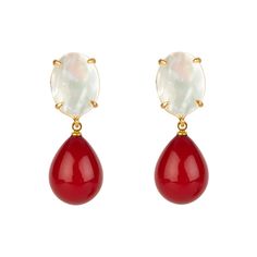 Introducing the Remi Earrings, meticulously crafted from semi-precious stones. These oval stud earrings offer a unique touch with a removable red shell pearl, allowing you to create a fresh and distinctive style. Drawing inspiration from vintage and retro aesthetics, the Remi Earrings stand out with their captivating color and timeless charm. Earrings Stand, Interchangeable Earrings, Organic Structure, Felt Pouch, Oval Stud Earrings, French Clip, Earring Stand, Classic Earrings, Semi Precious Stones