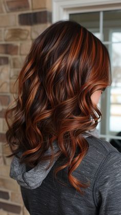 Beautiful Red Hair Color, Copper Highlights On Brown Hair, Balayage Hair Copper, Copper Balayage, Dark Brunette Hair, Copper Highlights, Dark Hair With Highlights, Beautiful Red Hair, Hair Color Techniques