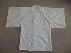 This is my simple and very practical Japanese Juban! Designed to keep the kimono free from sweat and grime, this underwear piece acts like an undershirt. It also gives extra collar definition to the kimono. Need a juban to complete your kimono? Look no further! This garment is custom made by me, and to your measurements! Juban can either be for a man or a woman (please specify), and you have many colors to choose from! Although unbleached white muslin, or bleached white muslin are my most popula Martial Arts Gi, Kimono Sewing Pattern, Japanese Traditional Clothing, Chinese Pattern, Family Crests, Japanese Outfits, Japanese Kimono, Custom Dolls, Japanese Fashion