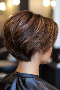 Get effortlessly stylish with 22 top messy hairstyles for short hair—perfect for a chic, laid-back look! ✨💁‍♀️ #MessyHair #ShortHairInspo Short Haircuts Straight Hair, Messy Hairstyles For Short Hair, Modern Pixie Haircut, Cortes Bob, Short Stacked Hair, Modern Pixie, Pixie Haircut Ideas, Stacked Hair, Short Hair Pixie Cuts