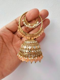 Exquisite Peach Bridal Maang Tikka & Jhumka Set, a stunning testament to timeless elegance and traditional charm. This meticulously crafted jewelry set embodies the rich heritage of Indian and Pakistani bridal adornments, adding a touch of regal splendour to your special day. Materials: Brass, Copper, Pearl, Polki Stones, Crystals ❋❋ Shipping Methods ❋❋ Standard Delivery - Take up to 8-14 business days (Worldwide). ❋❋ Please be aware that the colors, shades, and texture shown may exhibit minor v Kundan Maang Tikka Bridal Gold, Maang Tikka Bridal Gold, Peach Earrings Indian, Gold Bollywood Tikka With Matching Earrings, Pearl Mang Tika, Pakistani Bridal, Indian Bridal, Jewelry Set, Timeless Elegance