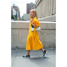 0 New York Fashion Week Street Style, Cupcake Dress, Nyfw Street Style, Skirt And Sneakers, Fashionista Style, Looks Street Style, Street Style Trends, Spring Street Style, Street Style Chic