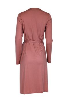 Wrap yourself in effortless style with the luxurious "Terrazzo" dress from Diane von Furstenberg. This timeless wrap style is crafted from an ultra-soft blend of silk and cotton, making it both comfortable and chic. Boasting a gorgeous peachy sorbet hue, this sleek number adds a polished pop of color to any wardrobe. Size 8 55% Silk, 45% Cotton Unlined Wrap style w/ tie closure Surplice neckline Long sleeve Bust 33" Waist approx. 29" Shoulder to hem 42" Sleeve length 25" Wrap Dresses For Daywear In Fall, Wrap Dress For Fall Daywear, Elegant Dresses With Tie Waist For Loungewear, Fall Wrap Dresses For Daywear, Surplice Neckline, Size 8 Dress, First Lady, Comfortable Fashion, Von Furstenberg