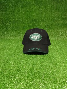 New Without Tags Vintage 90's New York Jets Strapback Hat. Has light wear from storage.... Ready To Wear!! One Size Fits Most. Fitted Retro Green Hat, Green Retro Sports Hat, Green Retro Snapback Hat, Green New York Hoodie, Hunter Logo, New York Jets Sweatshirt, Joe Namath, Flex Fit Hats, Summer Cap