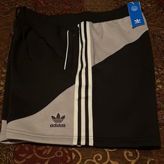 New! Mens Adidas Three Stripes Trefoil Fleece Lined Sweatshort. Black Grey And White Color Way. Mens Size Xl Waist 18 Inseam 6. Drawstring And Two Hand Pockets. Pristine Condition. See All Photos Casual Black Winter Shorts, Adidas Black Sportswear Shorts, Hockey Pants, Adidas Response, Adidas Three Stripes, Padded Shorts, Shorts Adidas, Mens Adidas, Adidas Trefoil