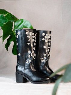 Luxury Black Embroidered Boots, Luxury Embroidered Party Boots, Daisy Johnson Boots, Black Cowboy Boots With Roses, Shoes Wishlist, Western Boots Outfit, Flower Boots, Camila Morrone, Bohemian Soul