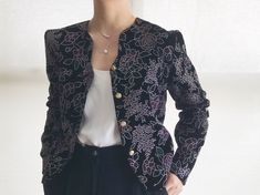 vintage floral blazer Great condition size like S/M. Model is 5'5'', 128 lbs, usually US size 5 Flat measurements: bust: 19'' (38'' around) length: 21'' Please contact me if you want international shipping! Etsy system is not supporting us using independent shipping system...Just send me a message and we can work it out! Follow us on Instagram (oldgemvintage) for more choices! * Please note that these are vintage clothing, and they may have slight signs of wear. I try my best to examine each pie Jacket Formal, Floral Blazer, Silk Trousers, Linen Jacket, Vintage Blazer, Velvet Blazer, Silk Pants, Womens Blazers, Linen Blazer