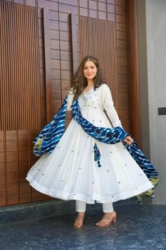 Indian Dresses Kurti, Square Shape Neck Design Kurti, Ethnic Anarkali Dresses, Scratch Outfit Ideas Ethnic, Anarkali Dress Pattern Long Sleeve, Anarkali Designs Latest, White Anarkali Dress, Frock Suit Design, Simple Frock