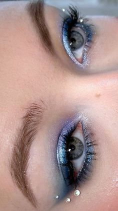 Blue Makeup Looks Green Eyes, Blue Makeup Blue Eyes, Blue Makeup Glitter, Sea Inspired Makeup, Sea Makeup Looks, Ocean Eye Makeup, Blue Eye Wedding Makeup, Silver Glitter Makeup Looks, Interesting Makeup Looks