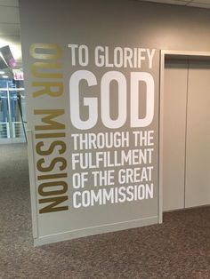 a sign that says to glory god through the fulfillment of the great commission