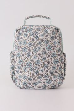 Make lunchtime a blooming good time with our Green Floral Ruffle Lunch Bag! Featuring a playful floral design and charming ruffle detail, this bag adds a touch of fun to your lunch routine. Stay stylish and eco-friendly with this insulated bag, perfect for on-the-go meals. 8*10*3in 25%Cotton 75%Polyester MC403327