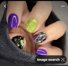 Vibrant Halloween Nails, 90s Pedicure Designs, Dip Nail Ideas Halloween, Manicure Ideas Halloween, Crome Nails Halloween, Halloween Dipping Powder Nails, Extra Short Halloween Nails, Fun Gel Manicure Ideas, Halloween Nail Colors Dip Powder