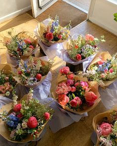 a bunch of flowers that are sitting on the ground