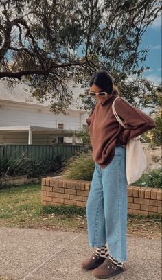 Lettuce Socks Outfit, Summer Outfits With Blundstones, Granola Business Casual Outfits, Thrifted Fits Vintage, Granola Jeans Outfit, Brown Clog Outfit, Crunchy Fall Outfits, Brown Boston Clogs Outfit