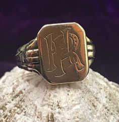 Vintage gold signet ring in 8 carat with inscription "HR" Inner diameter 17mm total 3.93 gr. Signet Rings, Gold Signet Ring, Signet Ring, The Netherlands, Vintage Gold, Favorite Jewelry, Netherlands, Jewelry Rings, Etsy Accessories